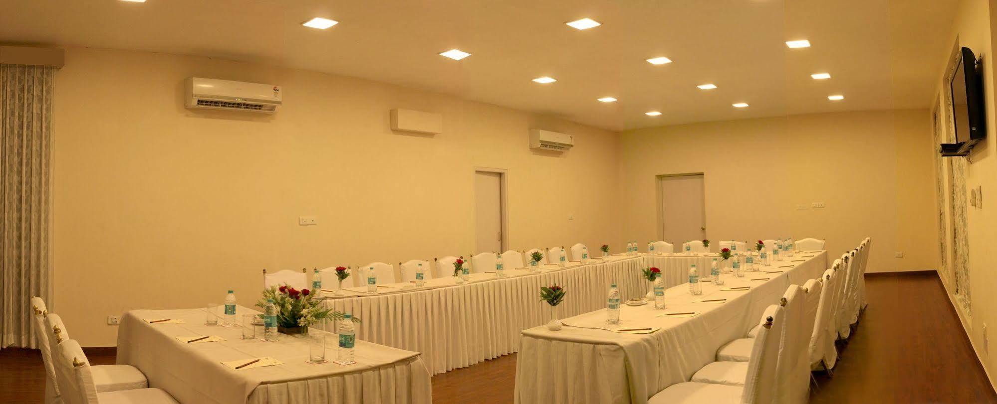 Clarks Limited Hotel 5*